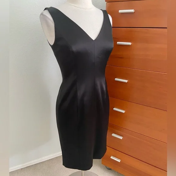 NWT Tahari Black Satin-like Cocktail Dress Size 8 Sleeveless Sheath - Picture 2 of 12